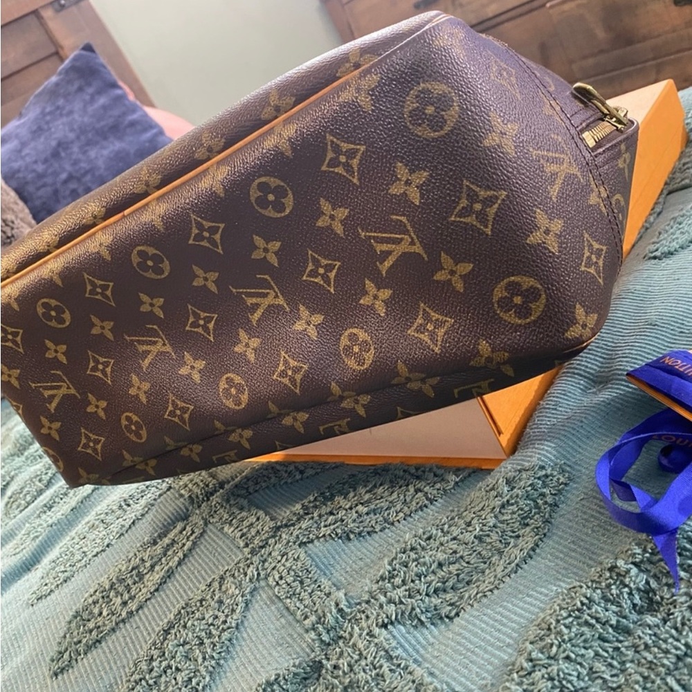 Authentic LV carry bag - Picture 2 of 10